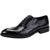 Zapatos de hombre brogue tallados, Zapatos de cuero para hombre estilo coreano, Zapatos formales de cuero de vaca de talla grande para hombre para comercio exterior