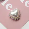 Estilo perfumado pequeno de luxo leve, pérola tecida, coração de pêssego tridimensional, acessórios de joias DIY, brincos, grampo de cabelo, material para capa de celular, atacado