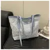 Bolsa de Hombro con Colgante Bordado Fresco de Gran Capacidad Nuevo Estilo 2025 Elegante Popular para Compras Debajo del Brazo