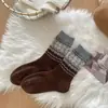 Calcetines de Lana Estilo Fair Isle para Mujer, Otoño e Invierno Rayados Retro Bloques de Color Japoneses Patrón de Copos de Nieve Gruesos Cálidos Calcetines Sueltos