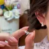 Nuevos Aretes de Clip para Oreja con Parche de Mariposa Colorido Lujo Ligero Alto Gama Nicho Sentido del Diseño Exquisitos Versátiles Dulce Temperamento para Mujeres