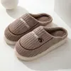 Chinelos de Algodão para Outono e Inverno para Homens e Casais, Quentes, Antiderrapantes, Pés sem Cheiro, Solas Grossas e Revestimento Externo de Veludo, Chinelos Peludos à Prova de Frio para Mulheres