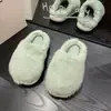 Chinelos casuais versáteis de algodão para mulheres, perfeitos para o inverno, com sola macia, confortáveis de usar, silenciosos, quentes e forrados com fleece de pelúcia.