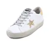 Zapatos de Cuero Genuino Envejecidos para Mujer 2026 Nuevos Versátiles para Todas las Estaciones Estilo Coreano Vintage Zapatos Blancos con Patrón de Estrella Zapatos Envejecidos para Hombres y Mujeres Parejas