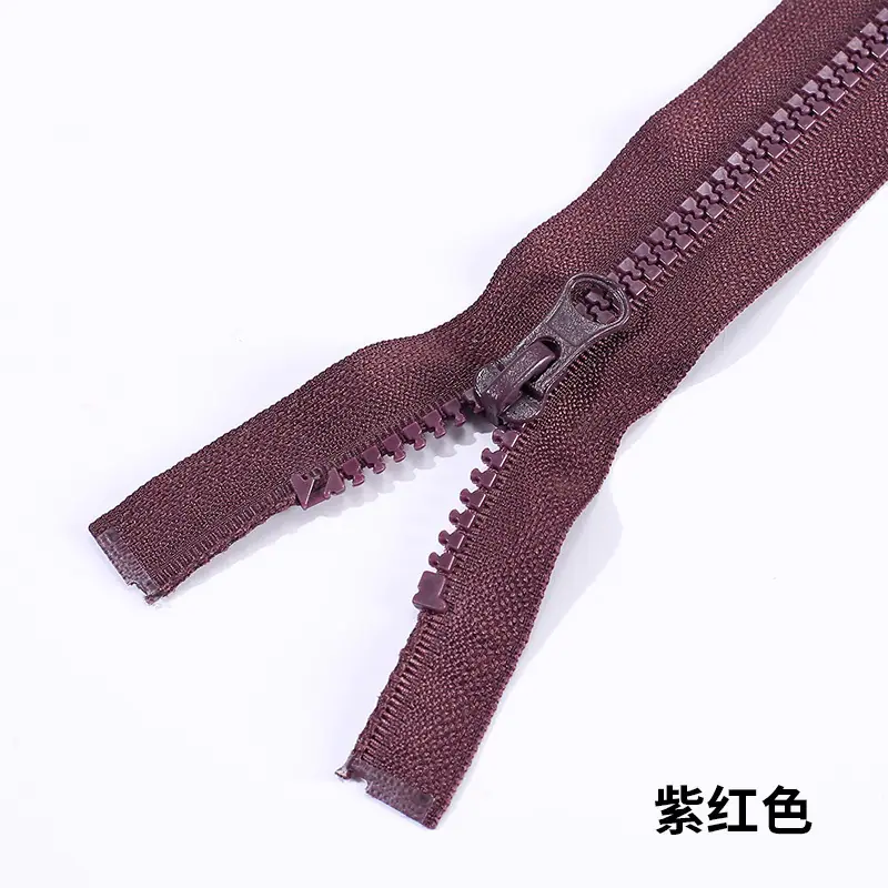 紫红色