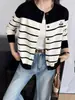 Cárdigan de Punto Bordado con Rayas de Contraste Coreano para Mujer 25 Otoño e Invierno Nuevo Suéter Holgado de Combinación de Colores con Cuello Redondo para Mujer
