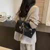 Bolso Retro para Mujer de Gran Capacidad 2025 Nuevo Otoño e Invierno Versátil Casual Bolso de Hombro Axila Bolso Tote para el Trabajo y el Viaje