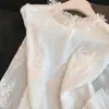 Blusa de Encaje con Textura Plisada de Ganchillo y Perlas, Manga Larga, Estilo Francés para Mujer, Nueva Camisa Base Elegante Primavera 2026