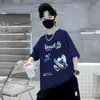 Camiseta de Algodão Puro com Manga Curta para Meninos Verão 2026 Novo Estilo Top de Manga Meia-Manga Primavera e Verão Infantil Camiseta de Moda para Meninos Estilo Streetwear Tendência