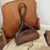 Bolso de axila retro de gamuza estilo coreano, de nicho, para mujer, perfecto para el trayecto de otoño, versátil, chic y elegante, de hombro o de mano