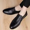 [100% piel de vaca entera] zapatos de cuero para hombre zapatos casuales para hombre transpirables suela suave jóvenes slip-on de trabajo modernos zapatos para hombre
