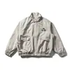 Yidao Vintage 2026 Primavera Novo Japonês Retrô Insígnia Bolso Grande Casual Solto Gola Alta Jaqueta de Trabalho
