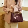 Bolsas de Luxo para Mulheres, Novas Bolsas da Moda para Mulheres, Bolsas de Mão, Temperamento Atmosférico de Média Idade com Grande Capacidade, Bolsas Versáteis de Ombro e Transversais