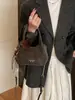 Bolso de Mujer Exquisito y de Moda de Nicho 2025 Nueva Moda Bolso Cruzado Versátil con Cadena con un Toque de Lujo y Bolso de Mano Pequeño