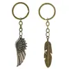 Llavero Decorativo de Cuero para Hombre con Alas de Pluma de Aleación Creativas y Personalizadas, Accesorio Versátil de Estilo Retro Artístico Simple