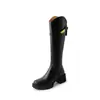 Botas de montaria de couro legítimo com sola grossa e fivela dourada pequena para aumentar a altura 2026 Outono/Inverno salto grosso salto médio bico redondo couro genuíno botas altas longas femininas