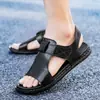 Las nuevas sandalias cruzadas para hombre de EVA son de doble propósito para el verano, adecuadas para conducir, zapatos de cuero slip-on, zapatos de playa transpirables y modernos.