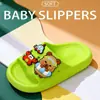 Nuevas Chanclas de PVC con Tacto Suave para Niños y Niñas, Sandalias Casuales Infantiles Antideslizantes de Dibujos Animados para Interiores y Exteriores, Múltiples Diseños