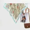 Pañuelo de Seda Pequeño Versátil Retro de Carruaje Romano para Mujer, Estilo Palacio, Pañuelo de Seda Estampado Elegante, Pañuelo Cuadrado, Protector de Cuello