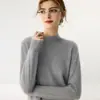 Nueva camisa básica de punto de cachemira para otoño e invierno, color liso de moda, cuello semi-alto, engrosada, simple, versátil para el uso diario de mujeres