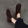 Botines para mujer de estilo artístico y vintage, hechos de piel de flor, con una abertura en forma de V, suela plana, cremallera lateral y plantilla suave y cómoda, perfectos para uso casual en la temporada de otoño 2026