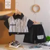 Ropa Nueva para Niños 2026 Verano Delgada Bebé Camisa de Retazos a Rayas Camisa de Manga Corta Bloques de Color Ropa de Trabajo Conjunto de Dos Piezas