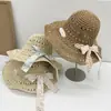 Chapéu de Palha Crochê Vazado de Verão Fita com Florzinha Verde Chapéu de Palha Artesanal Chapéu de Sol Casual de Férias para Mulheres Dobrável