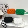 2024 Nova Bolsa Transversal Acolchoada Estilo Francês com Zíper Duplo e Alça Larga Tendência Bolsa Quadrada Pequena de Ombro Único Ins Personalizada Simples