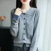 Outono 2026 Novo Estilo Cardigan de Lã Malha Fina com Gola Polo e Lapela Cor Xadrez Bloco de Cores Versátil Suéter Top Feminino