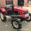 30 Ma Li está tomando un tractor agrícola de 30 caballos de fuerza con barra horizontal y dos unidades, pequeño tractor de cuatro ruedas con barra horizontal y cuatro unidades, máquina de gestión pastoral.
