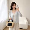 Cardigan de Verano 2026 para Mujer con Acabado de Alta Gama, Adecuado para Usar sobre un Vestido Lencero, con Bordes Fruncidos, Protección Solar y Chaqueta para Aire Acondicionado