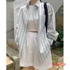 Camisa de sol estilo coreano para o início do outono, estilo havaiano, corte solto, listrada, manga longa feminina