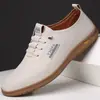 Zapatos de Hombre 2026 Verano Nuevos Zapatos Blancos Transpirables de Suela Blanda para Hombre Zapatos de Conducir de Hombre Perezoso Moda Casual Zapatos de Cuero