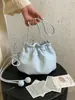 Bolsa Saco com Cordão Estilo Simples Couro Macio Feminina 2026 Nova Versátil Textura de Lichia Ombro Único Transversal Bolsa da Sorte Bolsa Feminina