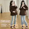Camisa de Maternidad Nueva Primavera 2026 Color Café Vintage Babydoll Plisado con Cordones para Mujeres Embarazadas