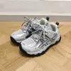 2026 Sapatos infantis no atacado em estoque, tênis esportivos masculinos e para meninos para atividades ao ar livre, novos sapatos de caminhada infantis estilo coreano 6693