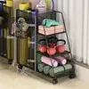 Cesta de armazenamento para tapete de yoga, prateleira de armazenamento para equipamentos esportivos e de fitness, carrinho pequeno de ferro com rodas para uso doméstico, adequado para armazenar equipamentos de badminton