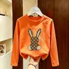 Camiseta estampada de manga comprida 100% algodão para meninas, novo estilo primavera e outono 2026, camiseta básica infantil de tamanho médio e grande, top infantil de desenho animado ins