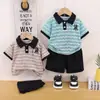 Conjunto de Verão de Manga Curta para Meninos 2026 Novas Roupas de Verão para Bebês Roupas Listradas Onduladas Conjunto de Duas Peças para Bebê e Criança