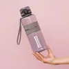 Botella de Agua Deportiva Fitness Taza de Plástico Portátil Gran Capacidad para Hombres y Mujeres Estudiantes Tetera Anticaídas Celebridad de Internet Transparente para Exteriores Taza Espacial