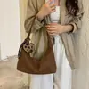 Elegante bolso tote vintage para mujer, nuevo estilo verano 2026, moderno, casual, versátil, adecuado para el trabajo y los desplazamientos, bolso de hombro y para debajo del brazo