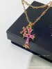 Collar con Cruz Familia Crowe V Oro Versión de Alta Gama Colgante Unisex Versátil Chapado en Oro Grueso de 18K Lujo Ligero Diseño de Nicho