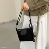 Bolso bandolera de gamuza retro versátil para mujer, bolso de axila, súper popular 2026, nuevo estilo para el trabajo