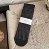 Calcetines suxinaimin color gris otoñal combinados con zapatos Birkenstock, calcetines de media pantorrilla, calcetines holgados retro a rayas de bloqueo de color estilo americano