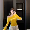 Camiseta Retro Sexy de Estilo Coreano con Estampado de Letras, Hombro Descubierto, Manga Larga para Mujer en Otoño, Diseño Adelgazante, Top Off-Shoulder