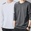Camiseta masculina de manga longa gola redonda, cor sólida versátil, corte solto, para primavera e outono, top casual moderno