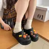 Tamancos de EVA com sola grossa para verão, para uso externo, antiderrapantes, com biqueira fechada, sapatos de praia estilosos e versáteis