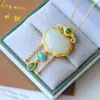 Jade Branco Natural Jasper Renda Ruyi Fechadura da Sorte Pingente Antigo Design Vintage Ouro Areia Prata Novas Joias na Cidade Proibida