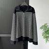 Roupas Femininas de Alto Padrão Nanyou, Elegante Suéter de Lã Listrado em Preto e Branco, Suéter de Lã Feminino com Zíper Parcial e Gola Alta, Manga Longa