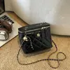 Bolso de hombro cruzado estilo Chanel acolchado 2026 principios de otoño nueva moda fresco dulce elegante versátil bolso caja